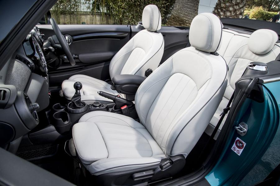  Mini Cooper Cabrio 2016 года  (UK) (фото 23 из 30)
